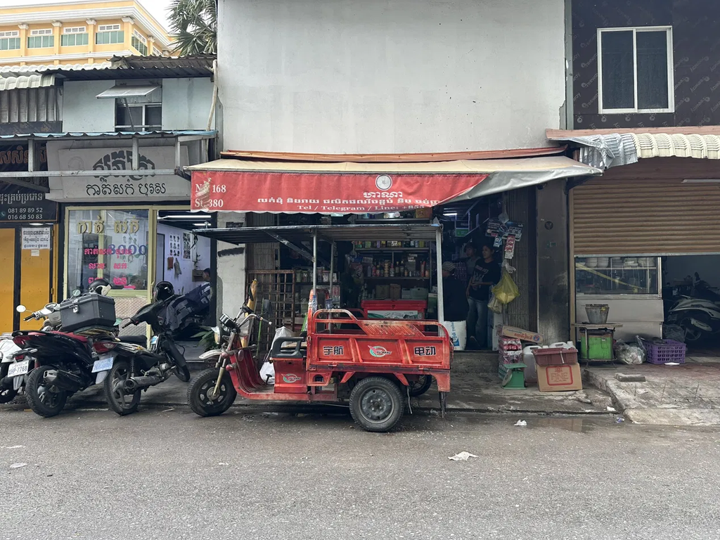 プノンペンBKK市場近くのStreet 380にあるローカル商店。